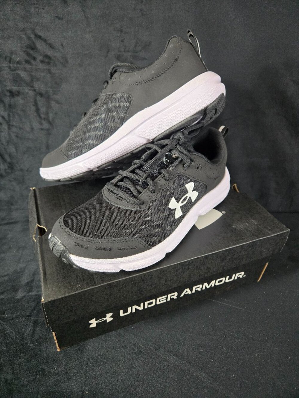 Under Armour Charged Assert 10 Men's Size 9 Black White Running Shoes NIB